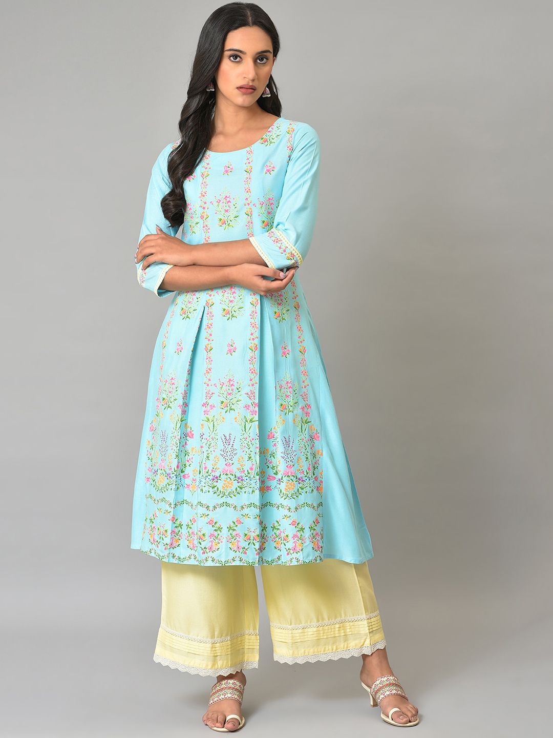 W Women Round Neck Floral Printed Kurta