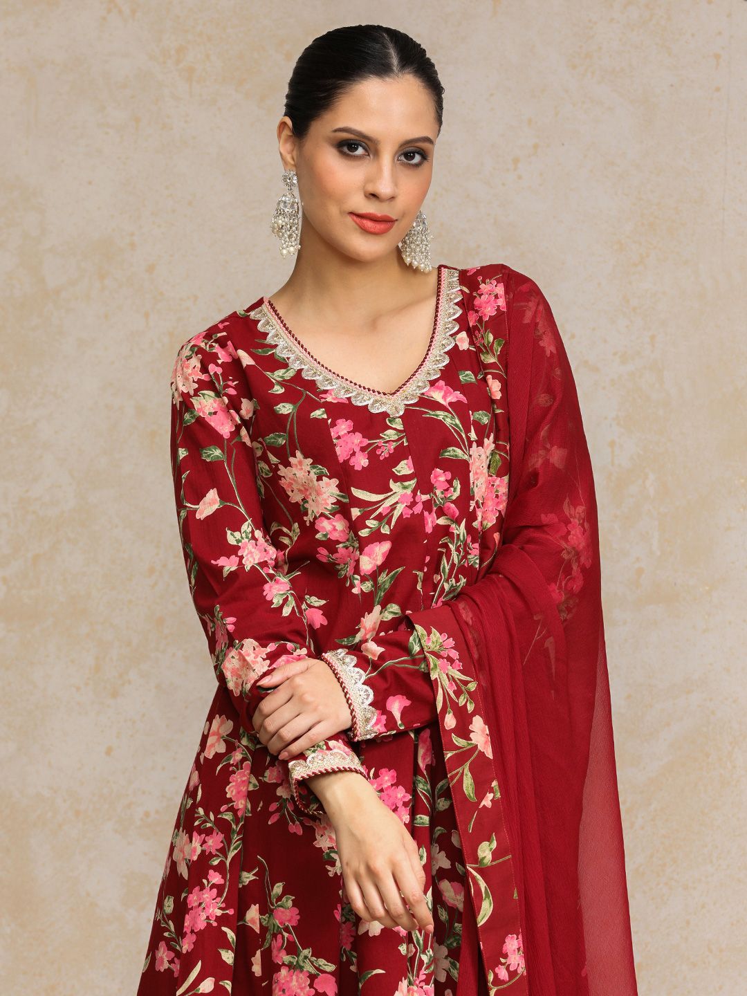 Varanga Women Floral Printed Regular Beads and Stones Pure Cotton Kurta with Trousers & With Dupatta