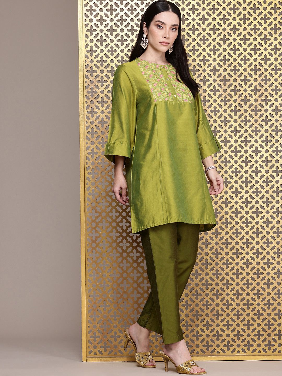 House of Pataudi Ethnic Motifs Embroidered Regular Jashn Kurti With Trousers