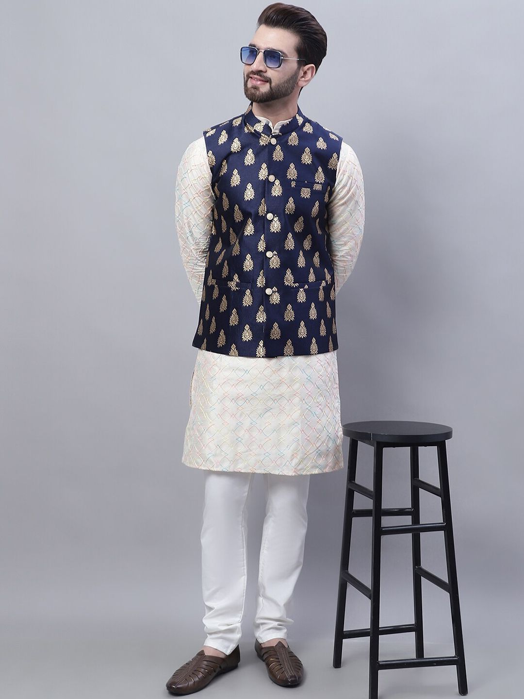 SOJANYA Kurta Kolar Mandarin Bersulam dengan Jaket Churidar & Nahru
