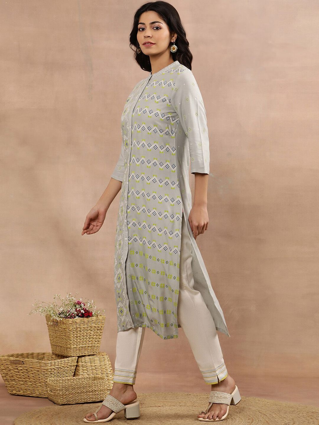 W Grey Geometric Printed Mandarin Collar Straight Kurta with Trousers