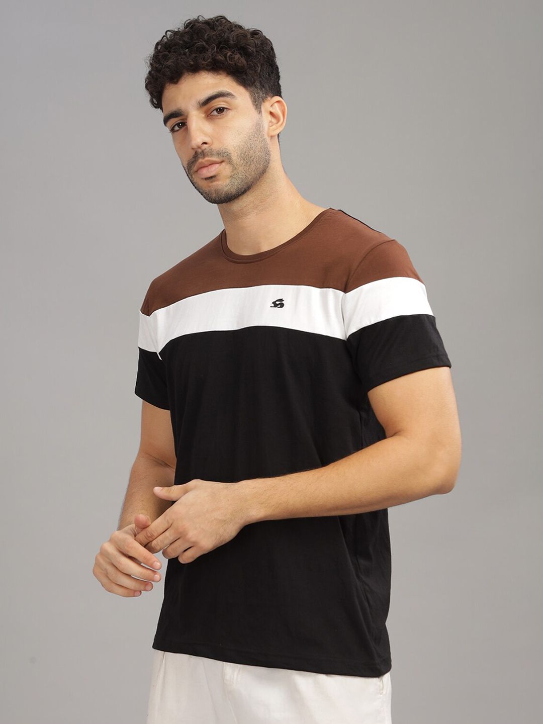 ADRO Colourblocked Regular Fit Cotton T-shirt