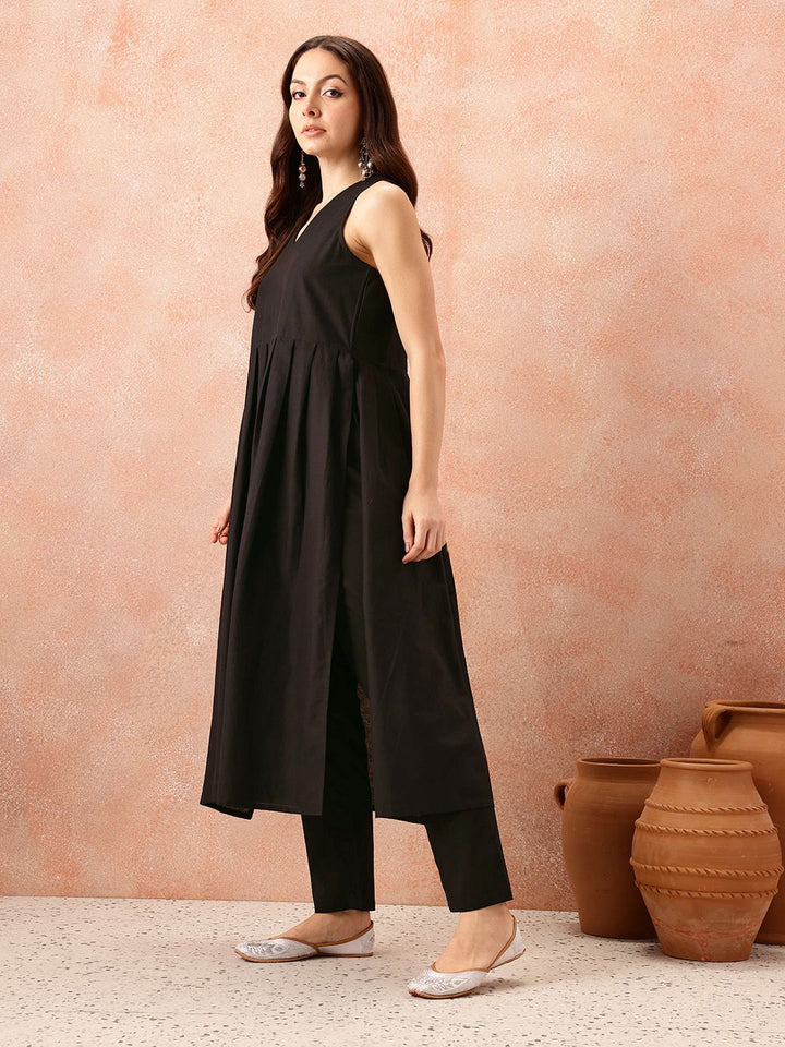 all about you Women Pleated Kurta with Trousers