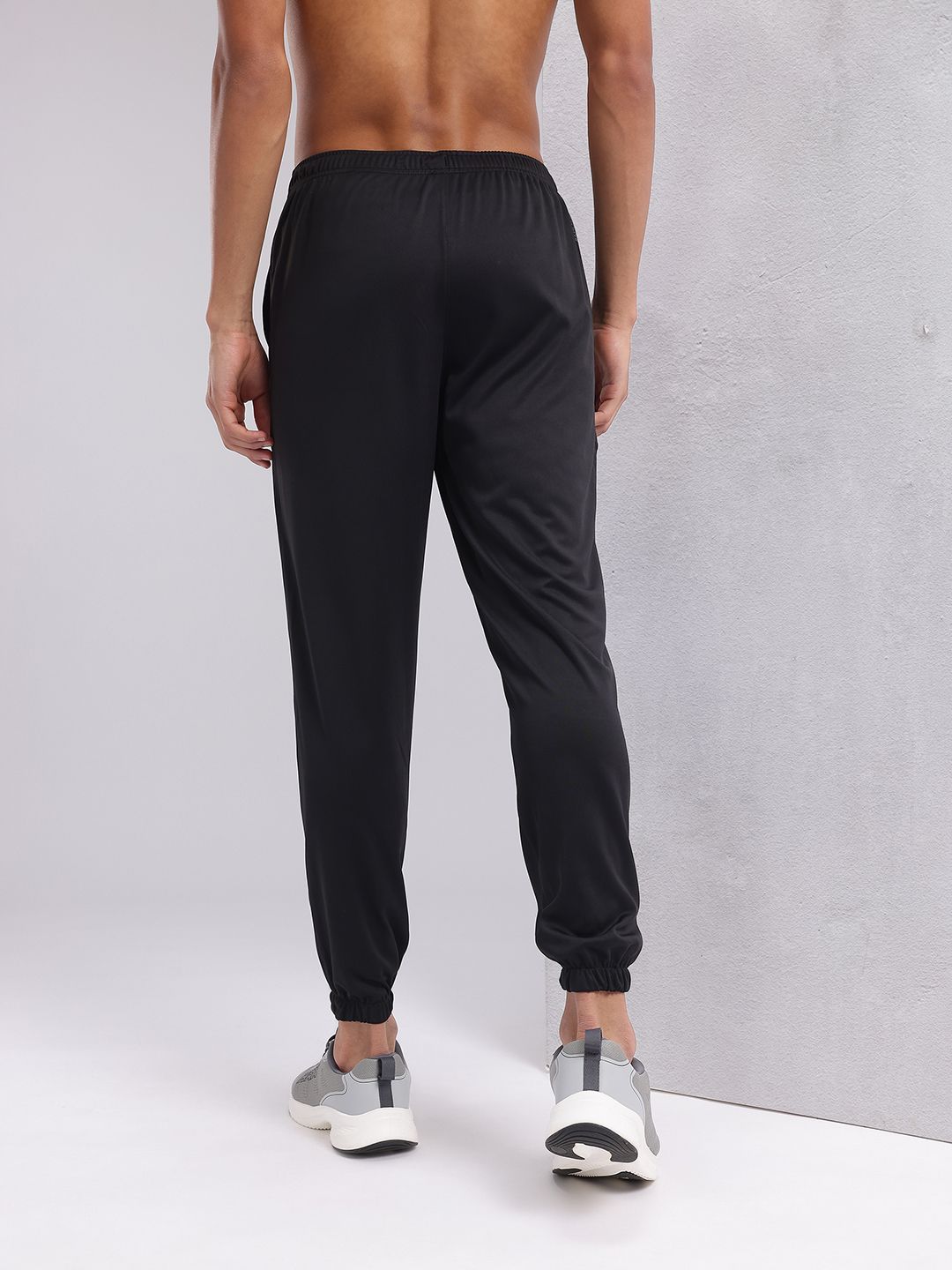 HRX by Hrithik Roshan Men Mid-Rise Brand Logo Detail Rapid-Dry Training Joggers