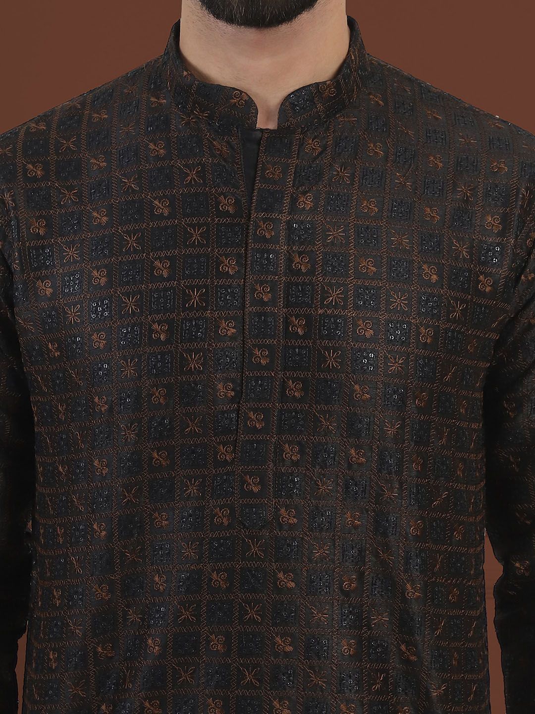 SOJANYA LUXE Geometric Embroidered Mandarin Collar Thread Work Cotton Silk Kurta & Pyjama