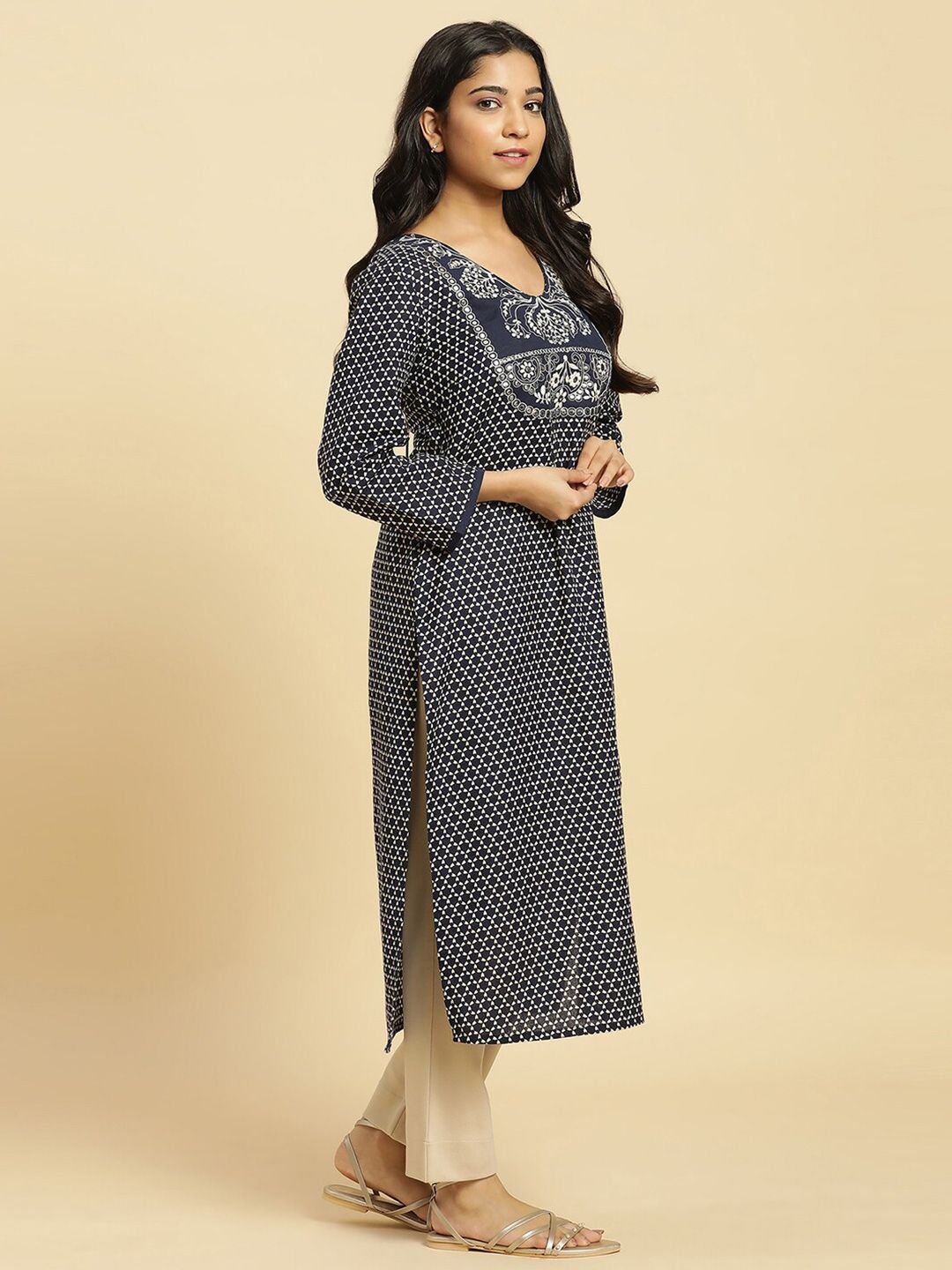 W Geometric Printed Yoke Design V neck Straight Kurta