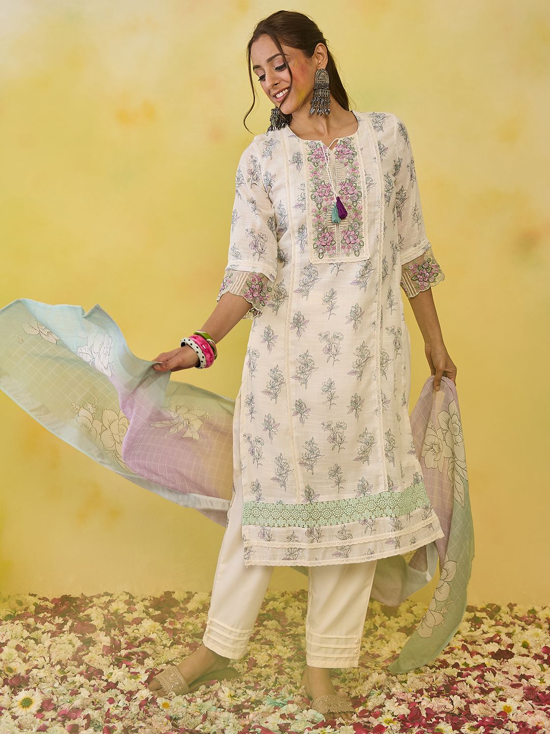 Indo Era Women Floral Printed Regular Thread Work Pure Cotton Kurta with Trousers & With Dupatta