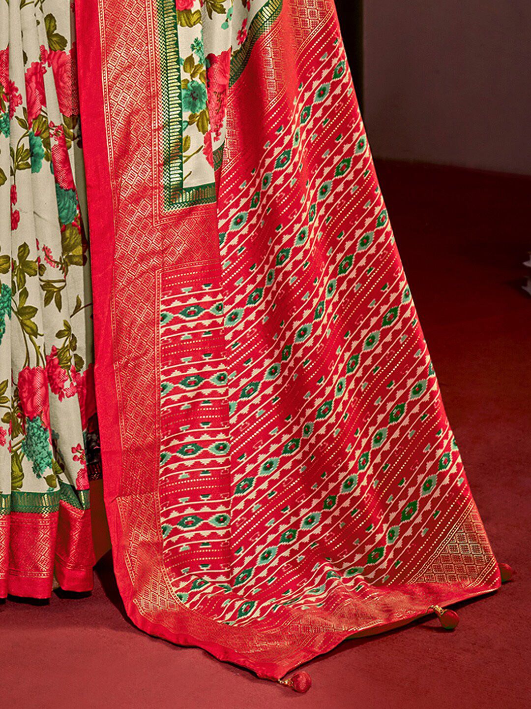 Saree mall Floral Printed Zari Bagh Sarees