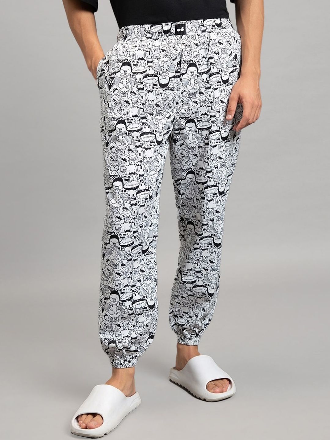 Bewakoof Men All Over Pure Cotton Printed Lounge Pants