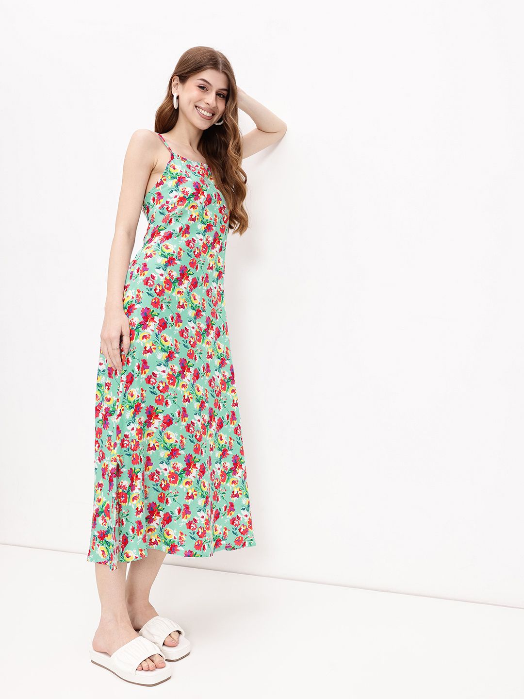 DressBerry Floral Fiesta Tailored-To-Flatter Carefree Midi Dress