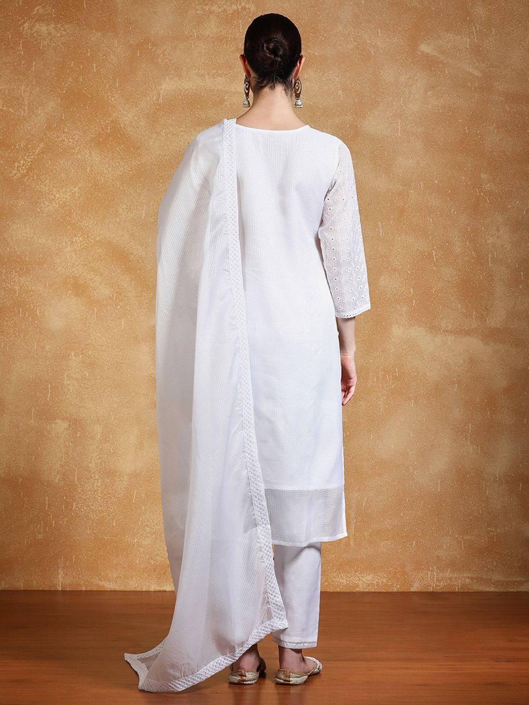 Varanga Women Floral Embroidered Kurta with Trousers & Dupatta
