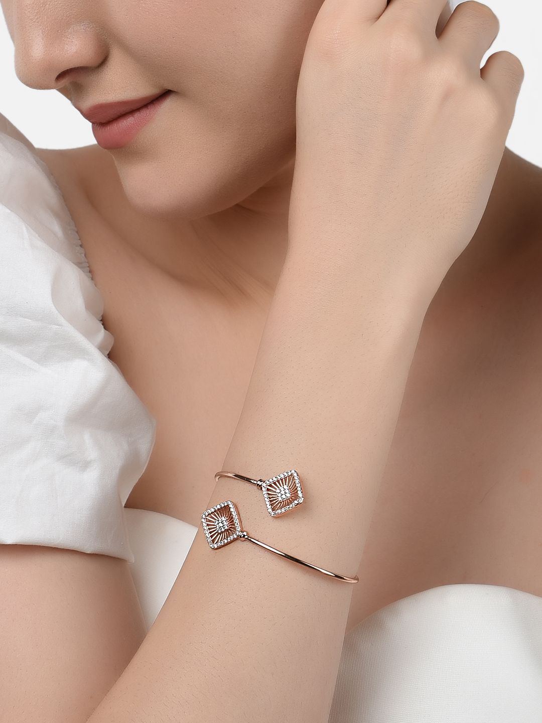 Set Wanita Zaveri Pearls 2 Gelang Kada Loyang Mawar Emas Cubic Zirconia