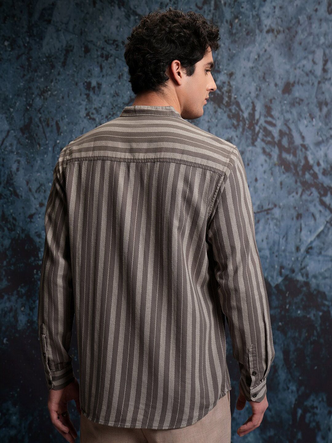 Locomotive Men Grey Mock Lino Dobby Textured Striper Stand-Up Collar Regular Shirt