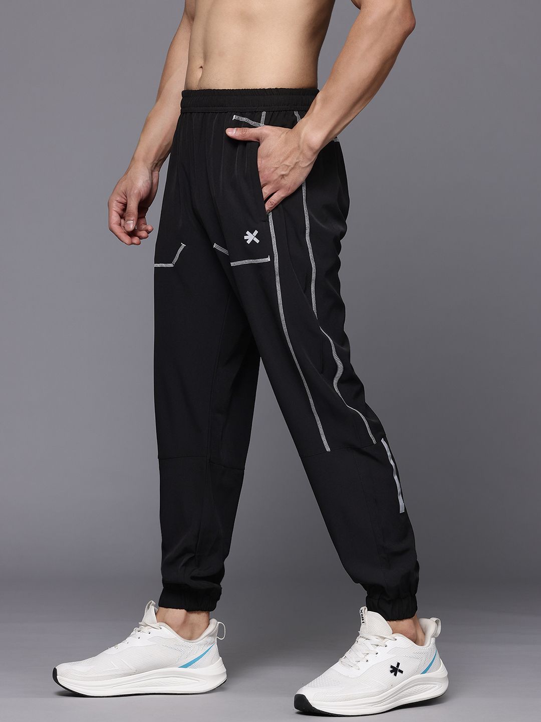 HRX oleh Hrithik Roshan Men Mid-Rise Training Joggers dengan jalur reflektif