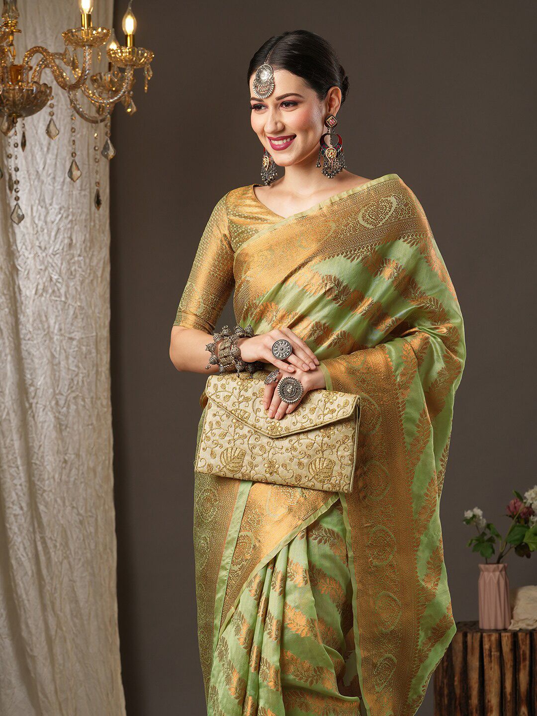 Saree mall Green & Gold-Toned Woven Design Zari Silk Blend Banarasi Sarees