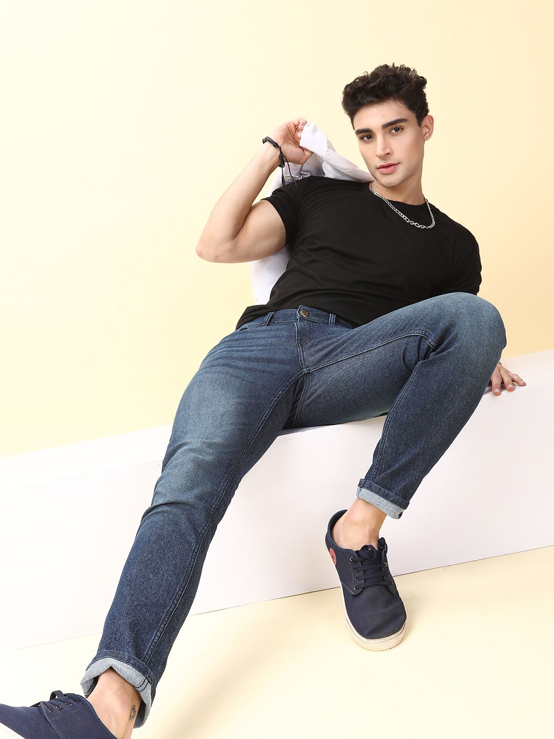 The Indian Garage Co Men Blue Slim Fit Low-Rise Clean Look Stretchable Jeans