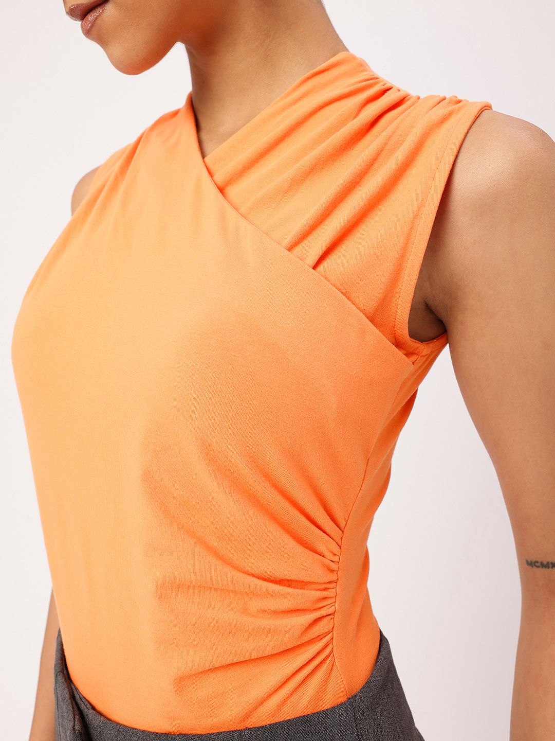DressBerry Sleek Cute Chic V-Neck Ruched Detail Knitted Bodysuit