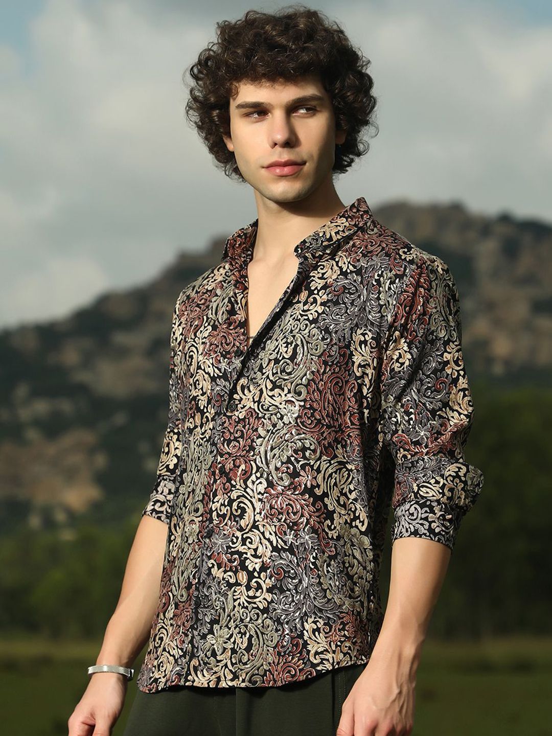 Kampus Sutra Lelaki Santai Fit Button-Down Collar Floral Printed Shirt Shirt