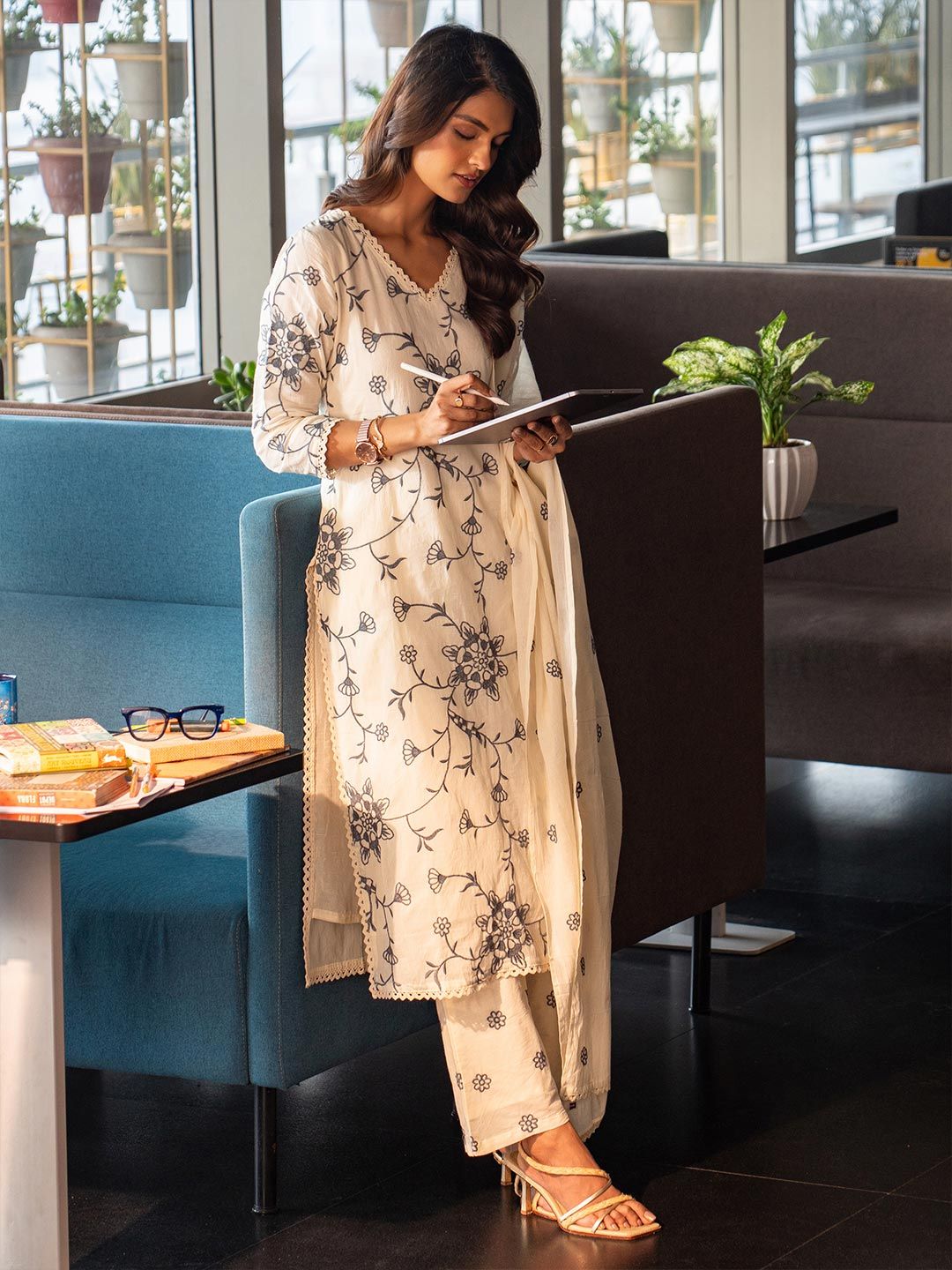 Libas Women Floral Embroidered Regular Kurta with Trousers & With Dupatta