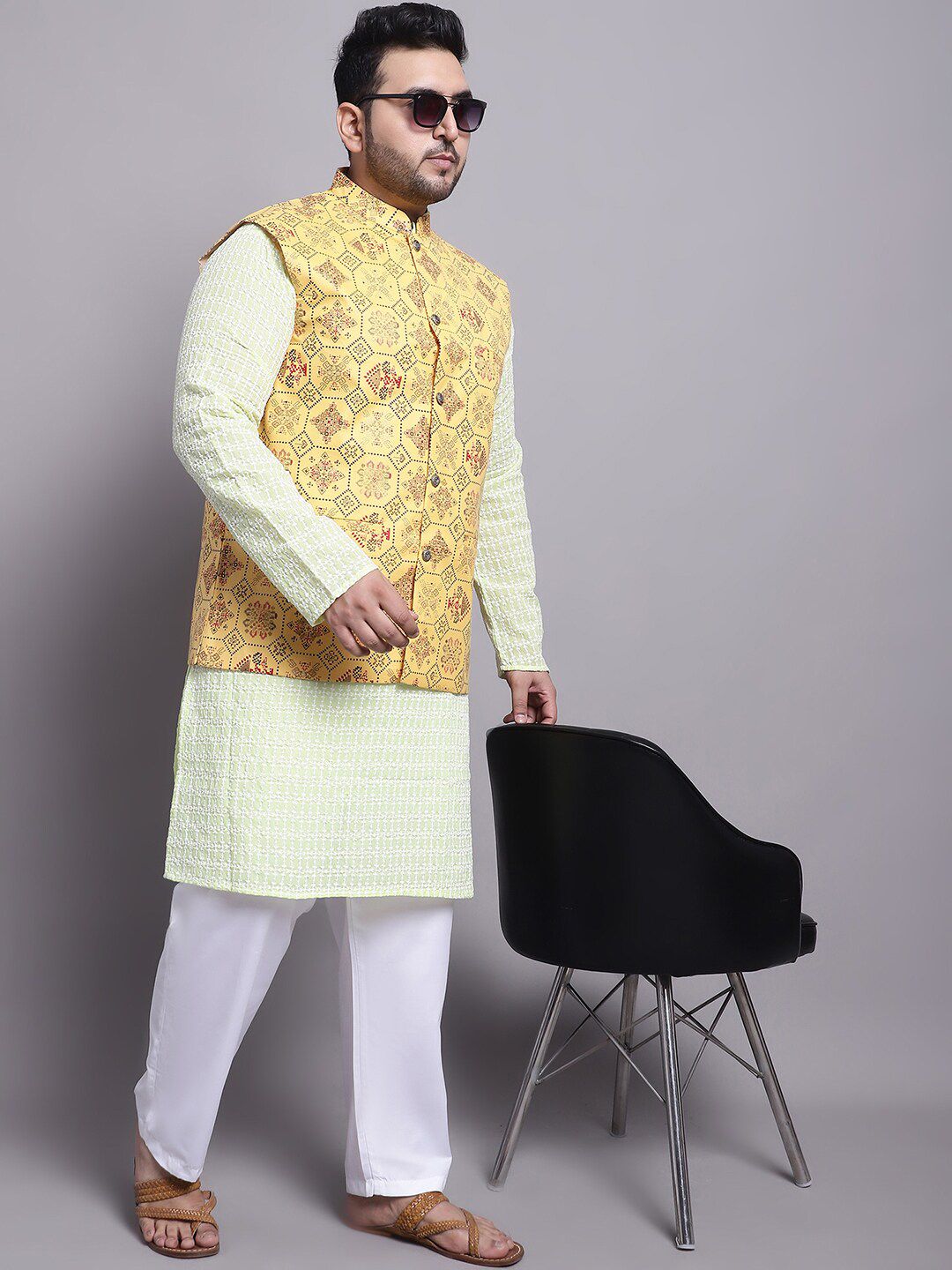 SOJANYA PLUS Embroidered Pure Cotton Kurta With Pyjamas & With Printed Nehru Jacket