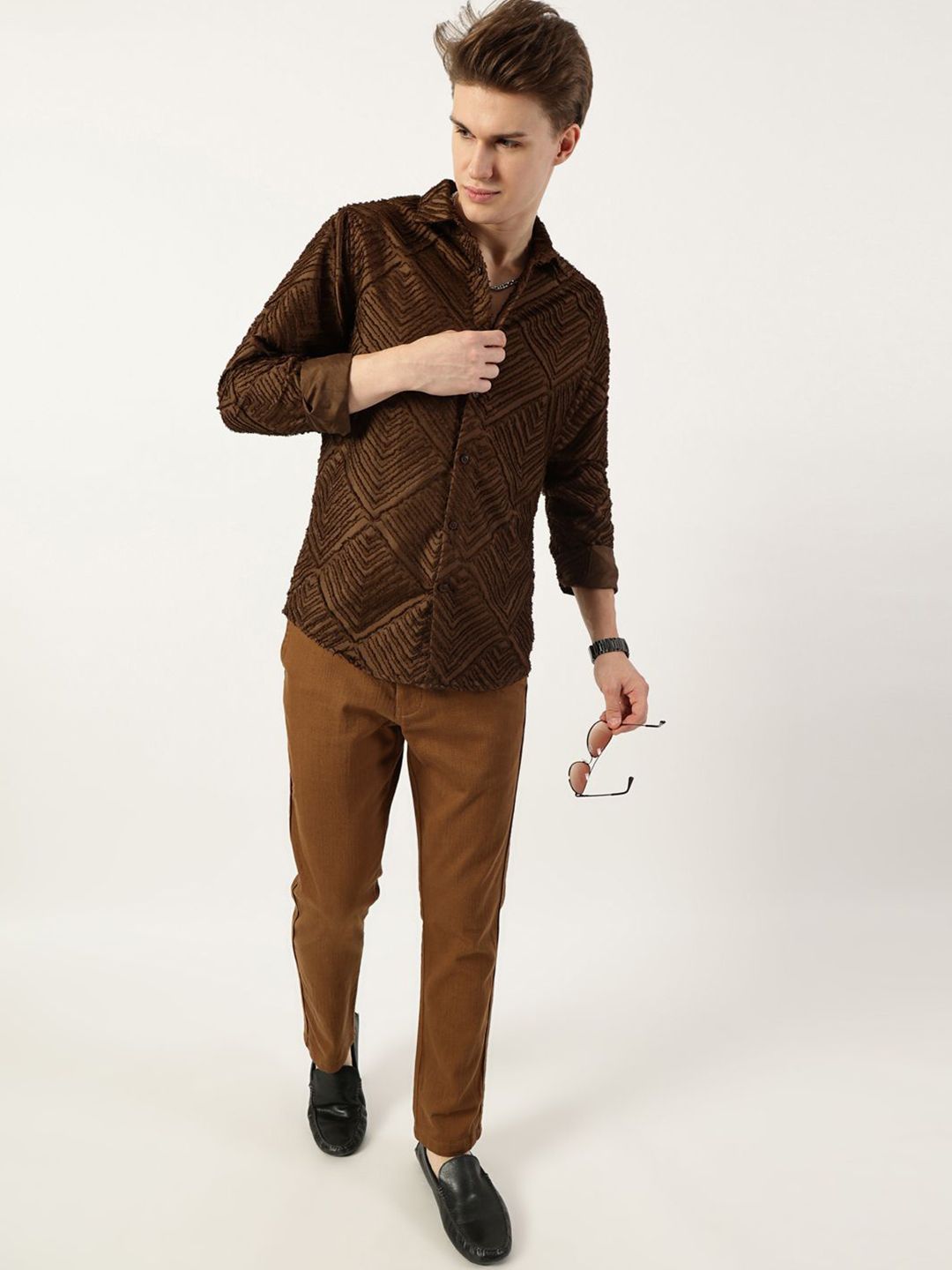 Thomas Scott Men Premium Spread Collar Textured Solid Slim Fit Casual Shirt