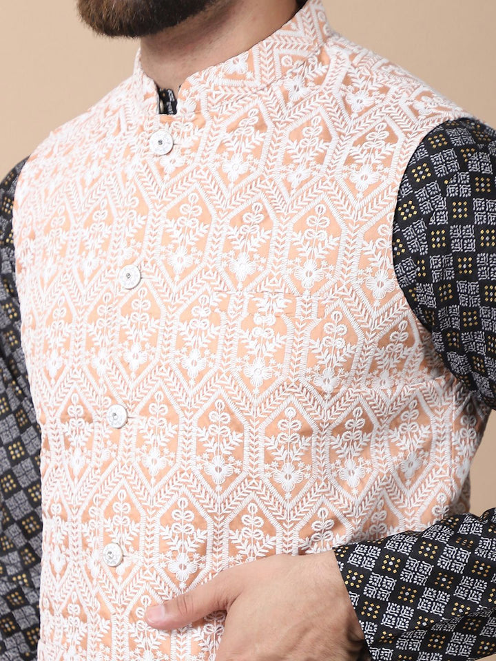 Kurta Kolar Mandarin Bercetak Motif Etnik Hitam Anouk dengan Jaket Churidar & Nehru