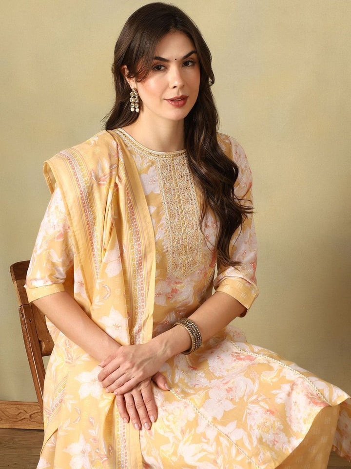 Mamicha Women Floral Printed Regular Thread Work Pure Cotton Kurta with Trousers & With Dupatta