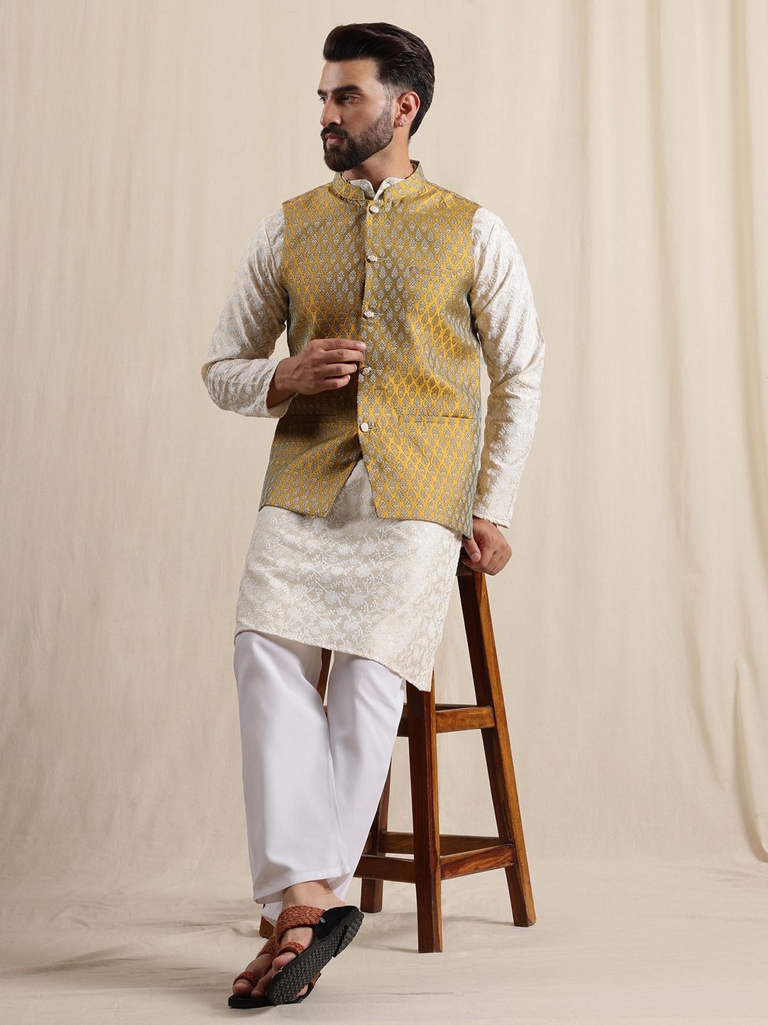 Anouk Ethnic Motifs Embroidered Mandarin Collar Jodhpuri Kurta With Pyjamas & Nehru Jacket