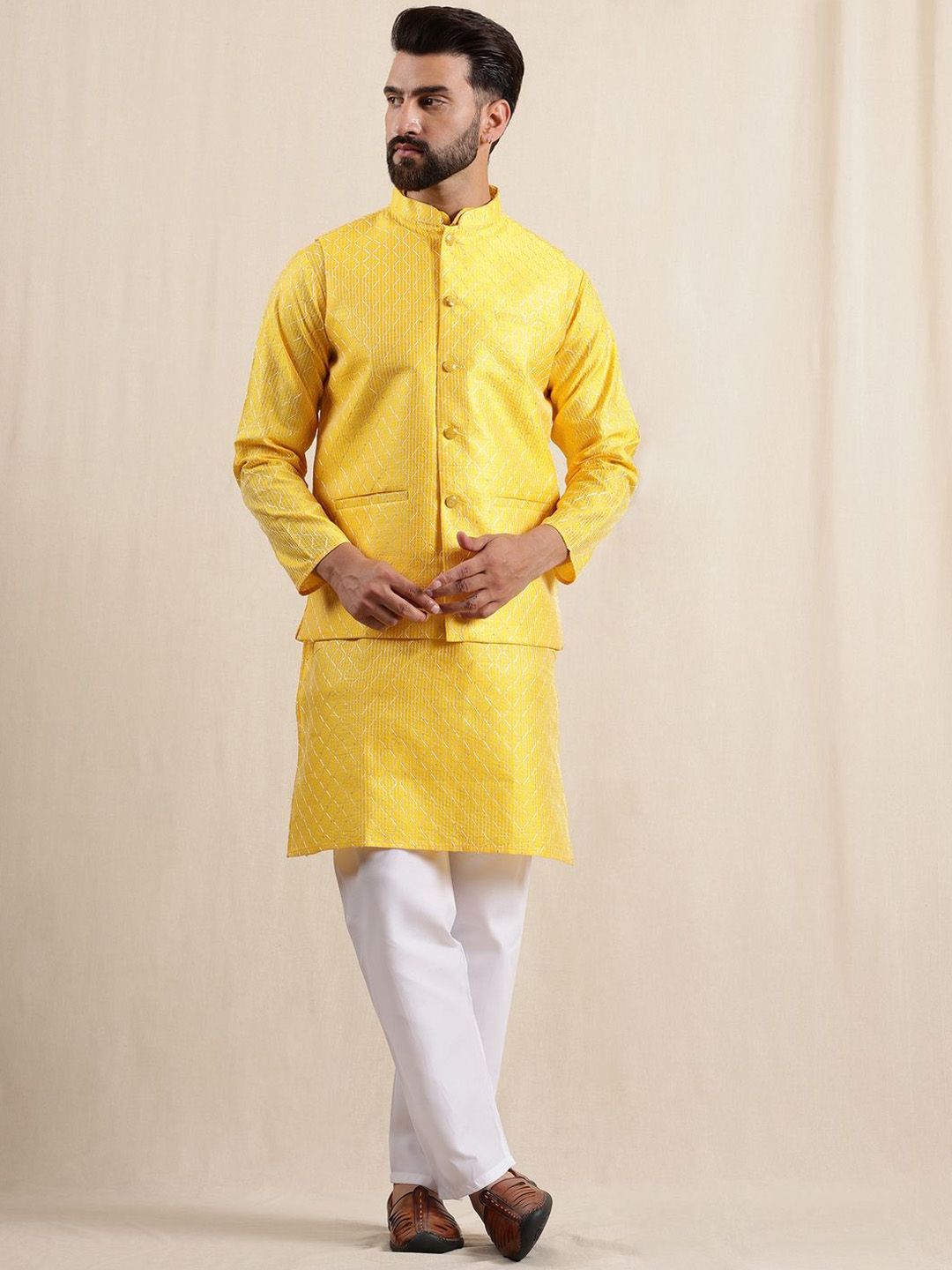 Anouk Men Sulam Kurta Biasa dengan Baju Tidur & Jaket Nehru