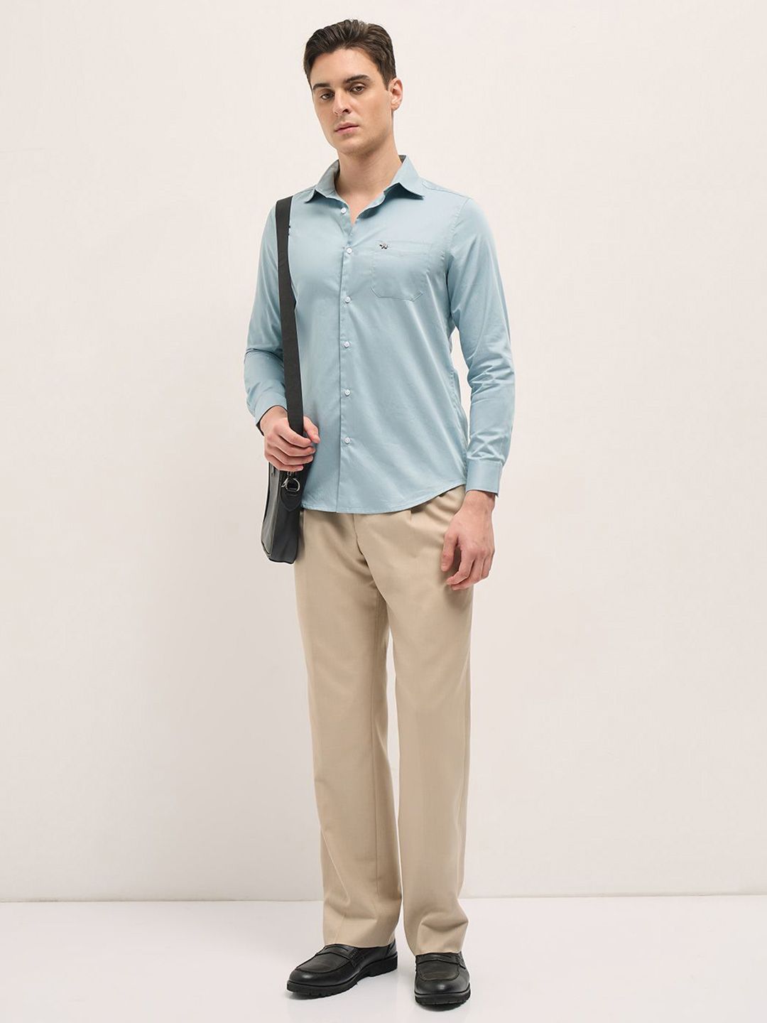 THE BEAR HOUSE Men Spread Collar Solid Cotton Tailored Fit Formal Shirt