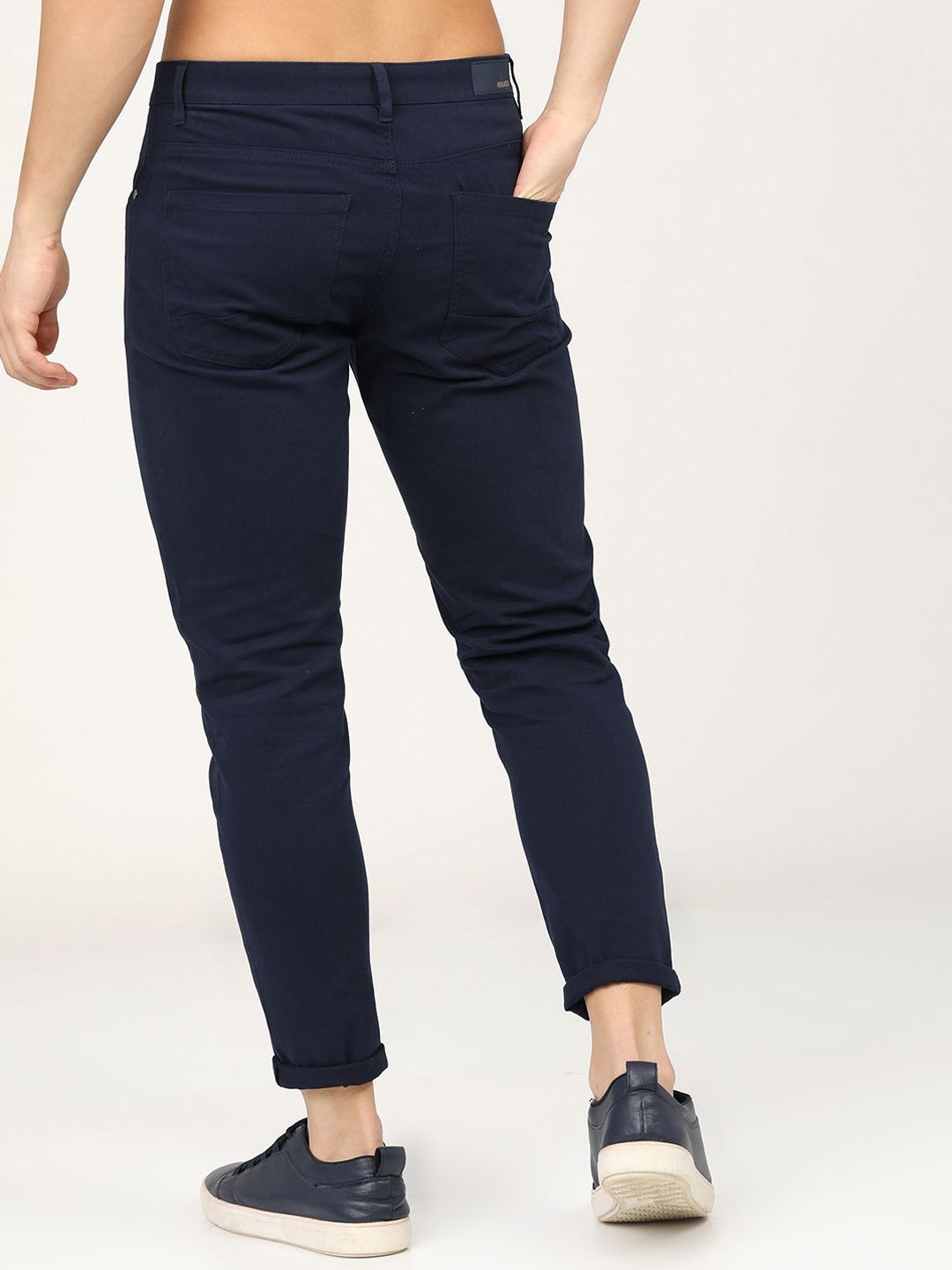HIGHLANDER Men Solid Slim Fit Mid-Rise Chinos Trousers