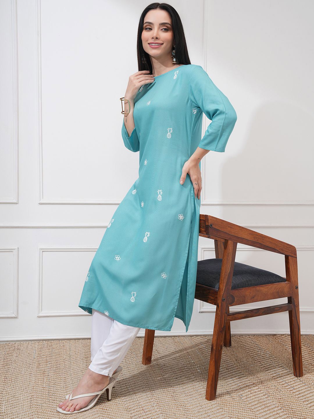 Vishudh Women Embroidered Straight Kurta