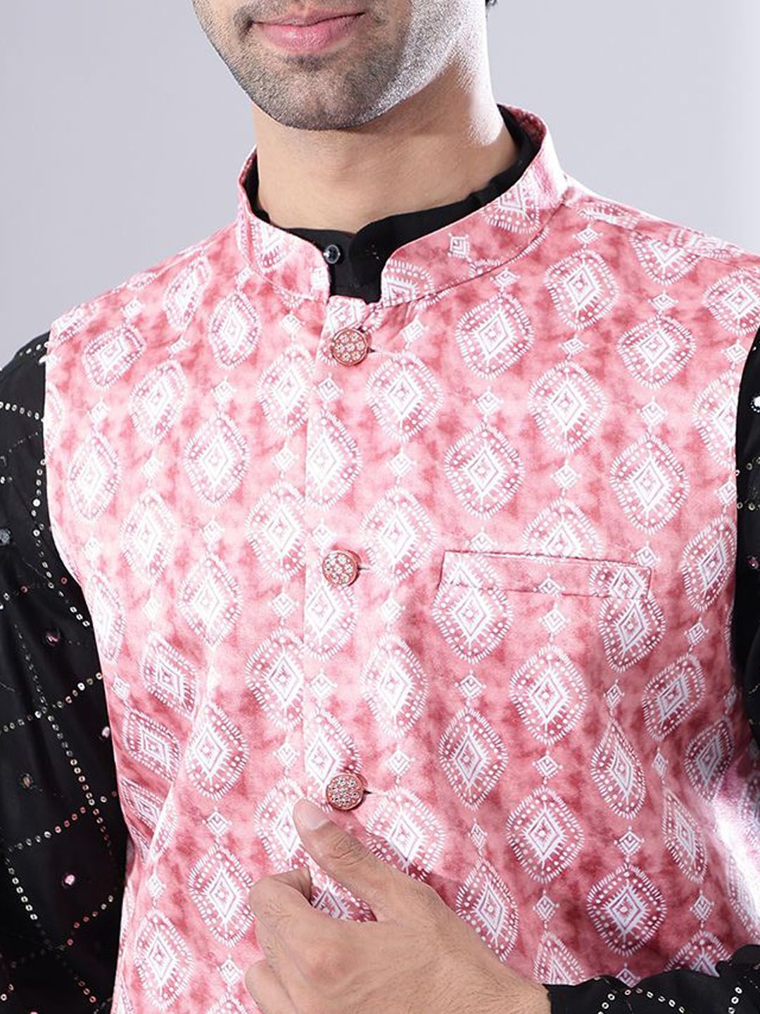 Kurta Kapas Sulam Geometri Lelaki Anouk Dengan Piyama & Jaket Nehru Coral Bercetak
