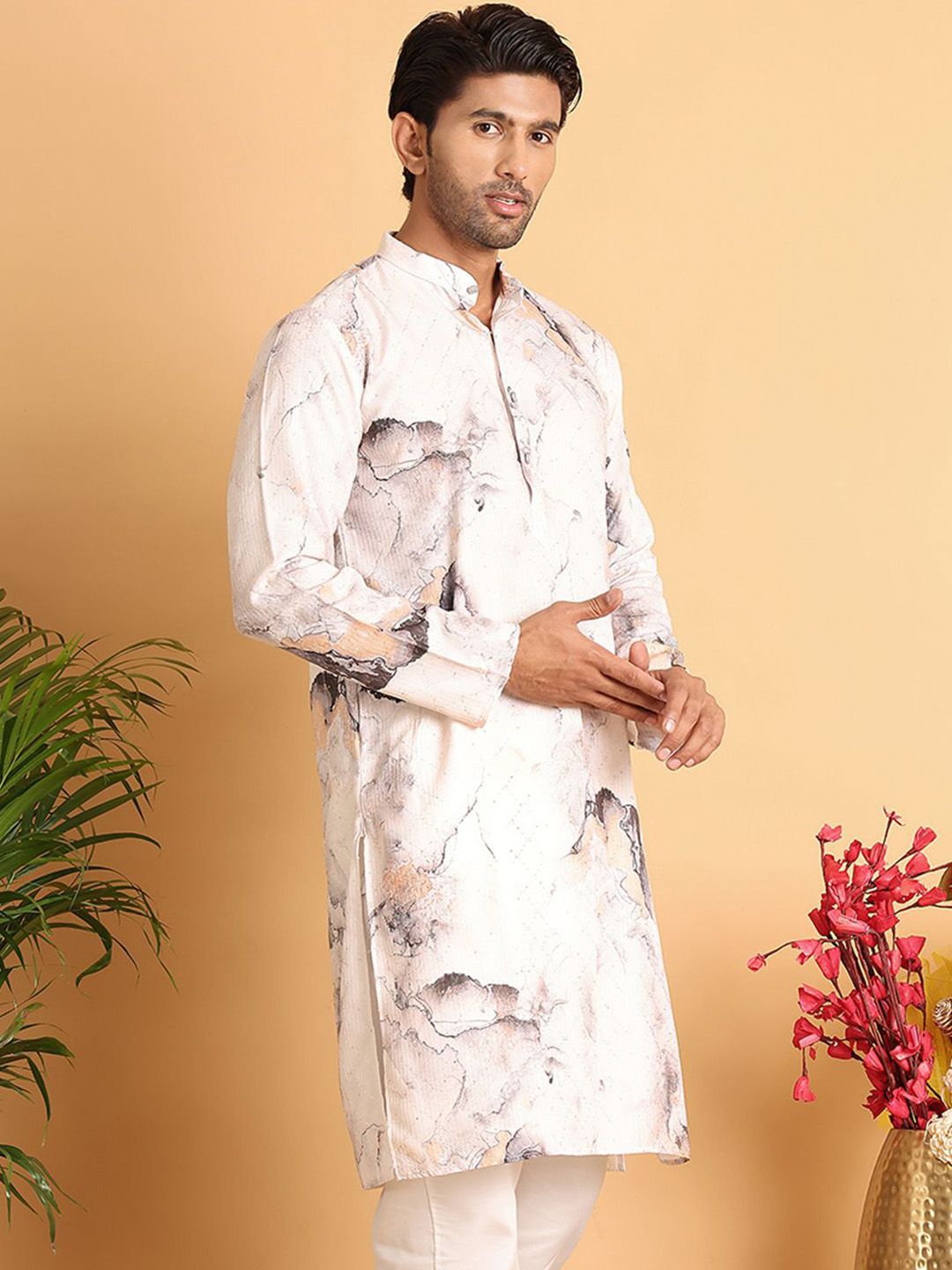 Jompers Men Embroidered Sequinned Kurta