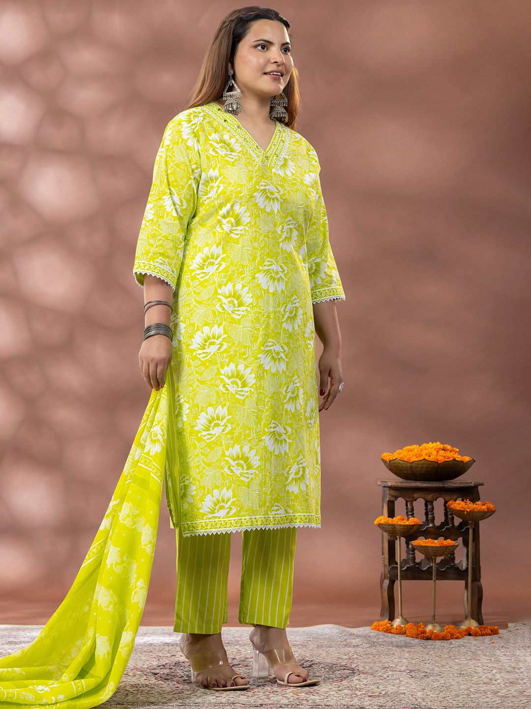 Mamicha  Printed Straight Kurta With Trousers & Dupatta