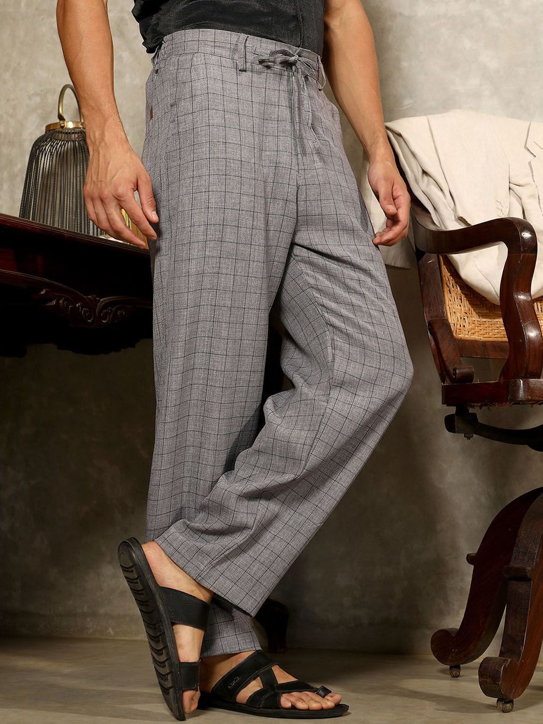 Campus Sutra Men Comfort Checked Relaxed Fit Mid-Rise Trousers