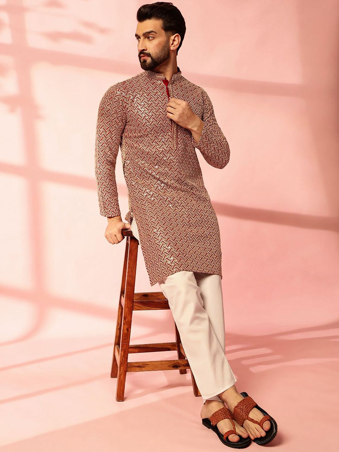 Kurta Lurus Kapas Bersulam Geometri Anouk