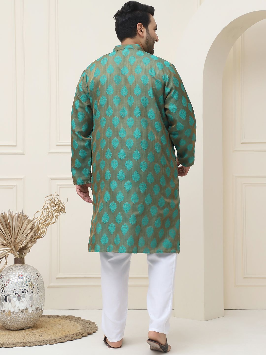 SOJANYA PLUS Plus Size Ethnic Motifs Embroidered Thread Work Kurta with Pyjamas