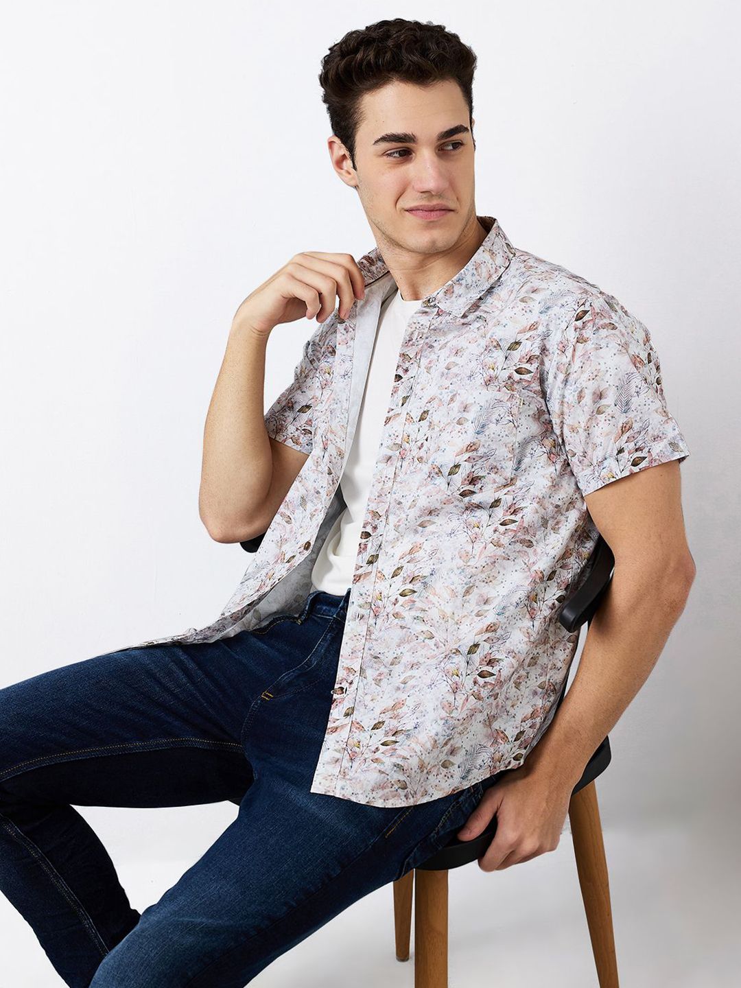 SPYKAR Men Slim Fit Spread Collar Floral Printed Cotton Casual Shirt