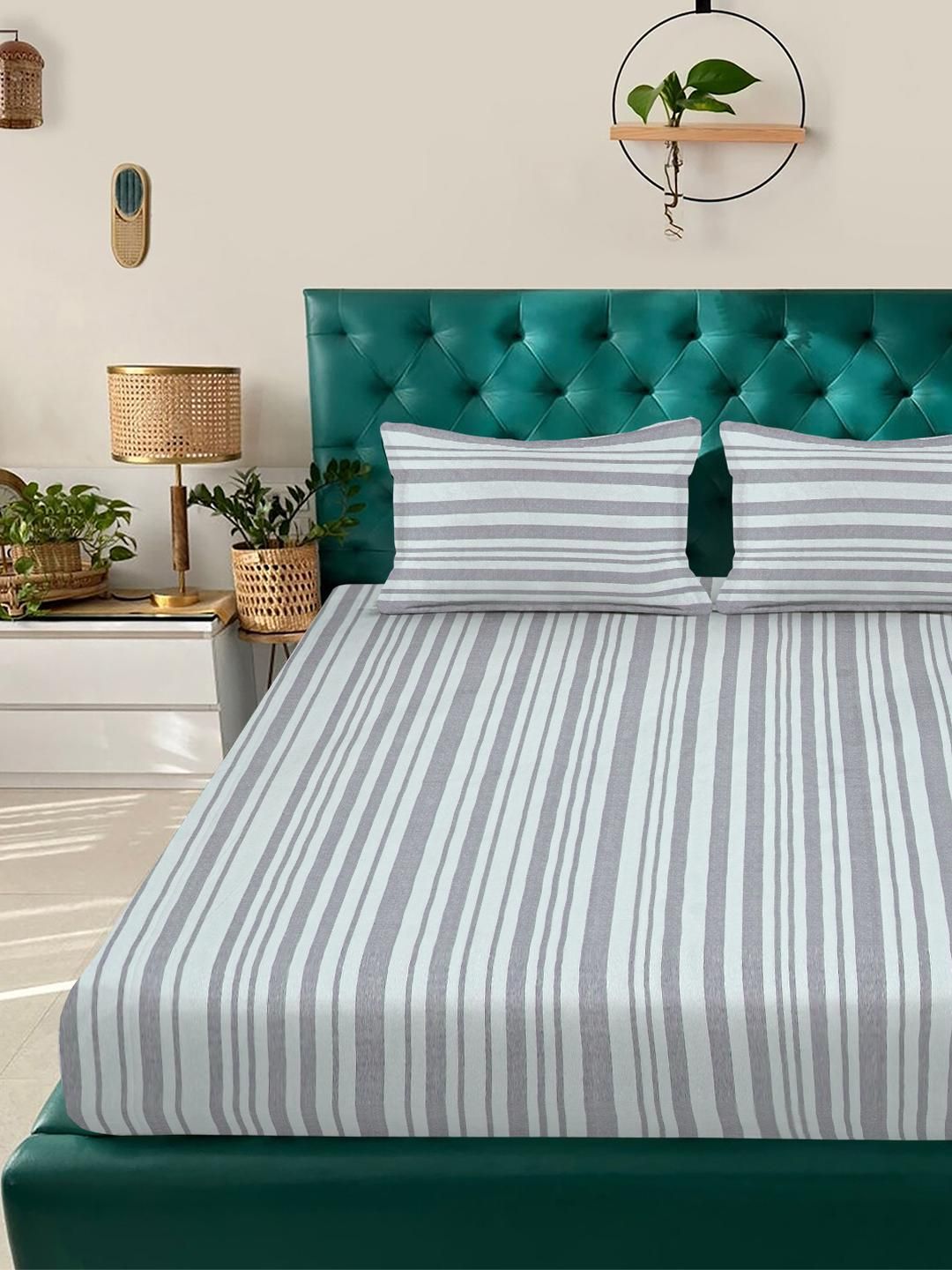 KLOTTHE Grey Striped Flat 300 GSM Polycotton Double Bedsheet With Pillow Covers