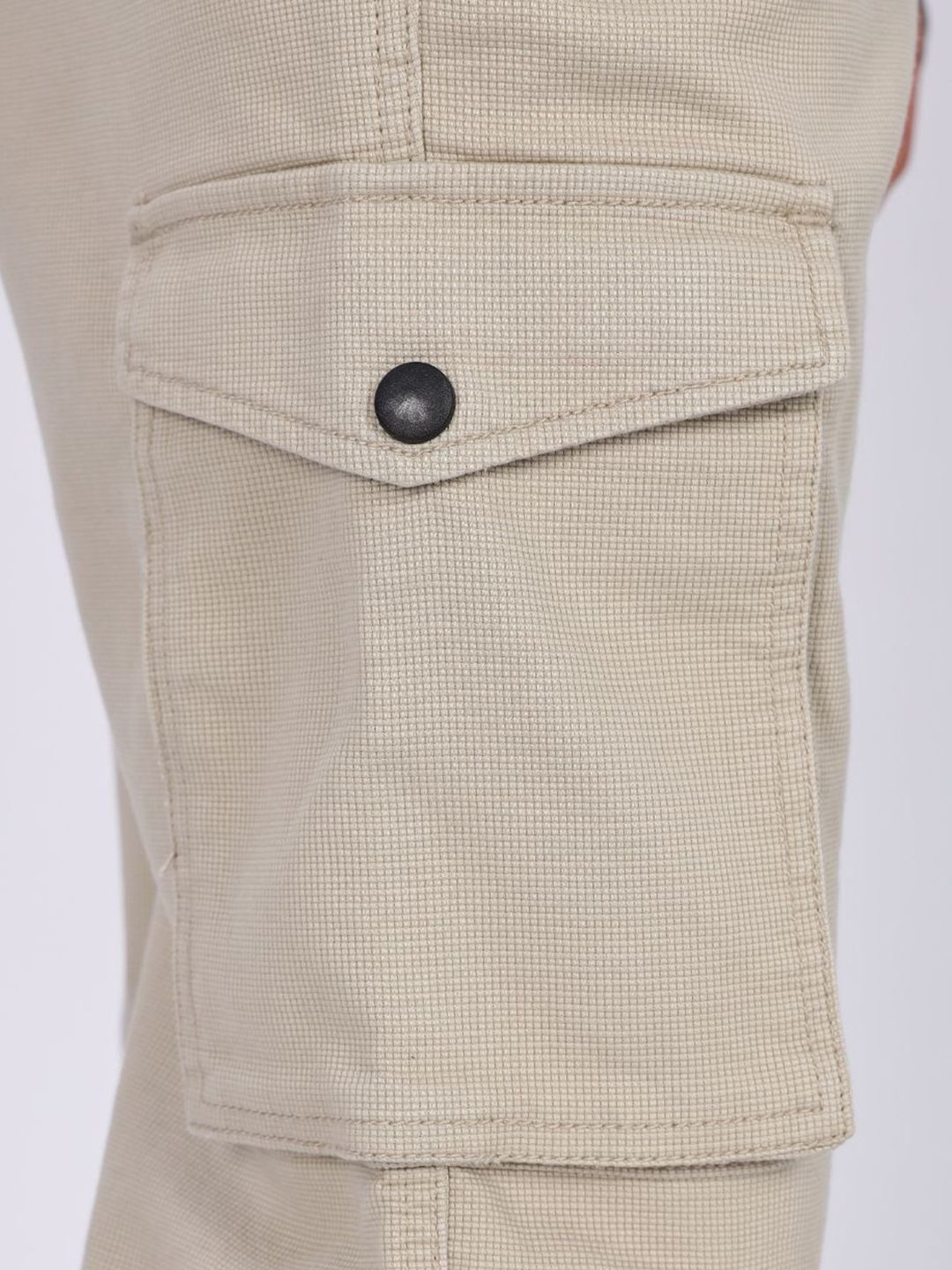 Eszett Men Mid-Rise Relaxed Fit Cargos