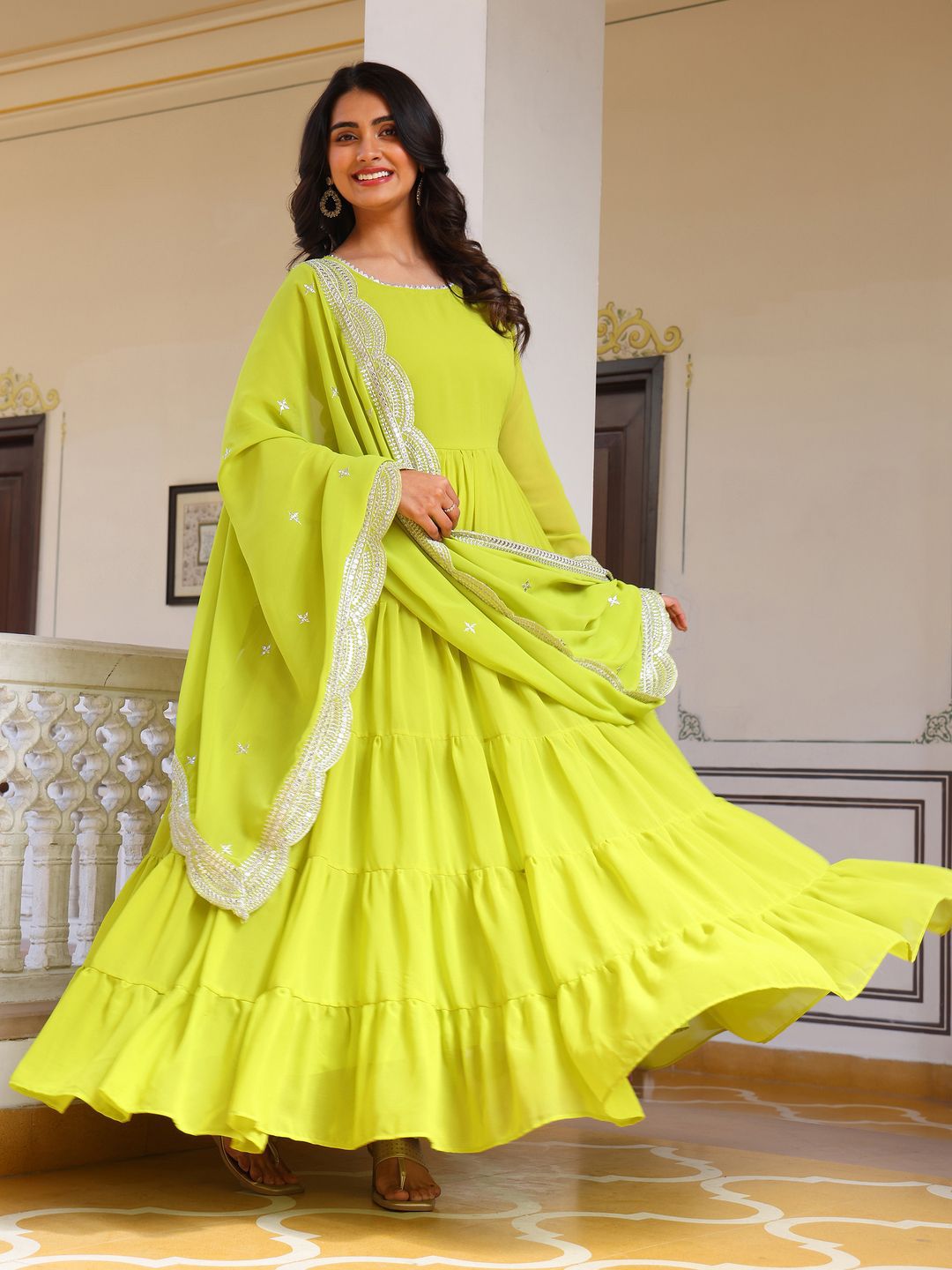Wanita Kalini berlapis kurta dengan piyama & dengan dupatta