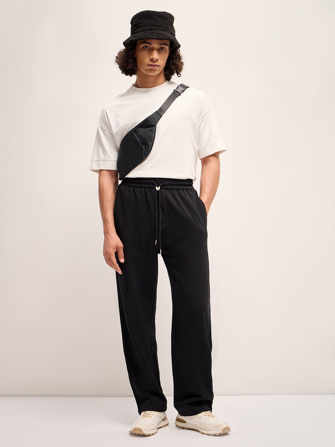 THE BEAR HOUSE Men Solid Straight Fit Casual Pant