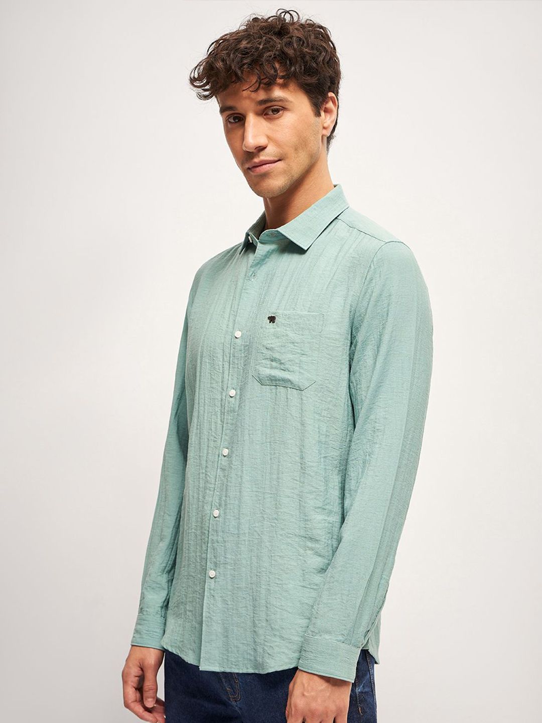 THE BEAR HOUSE Men Slim Fit Solid Casual Shirt