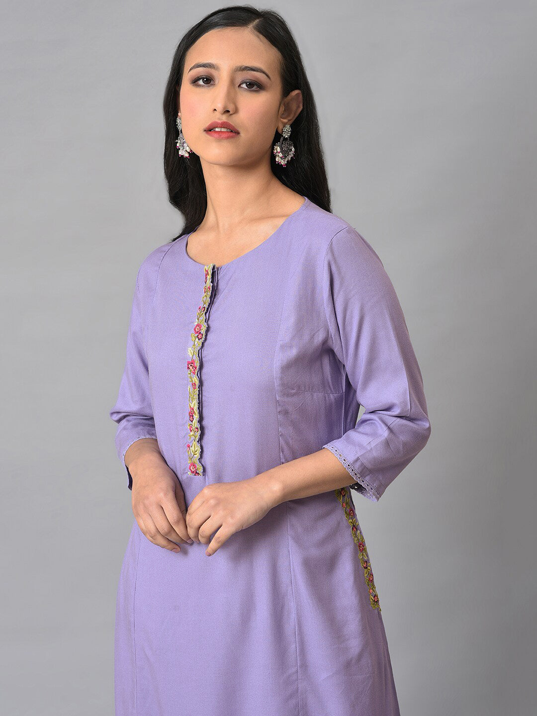 W Women Round Neck Thread Work Kurta
