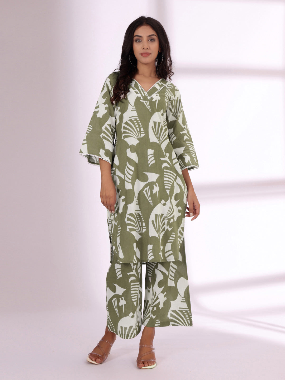 Varanga Floral Printed V-Neck Pure Cotton Straight Kurta dengan seluar