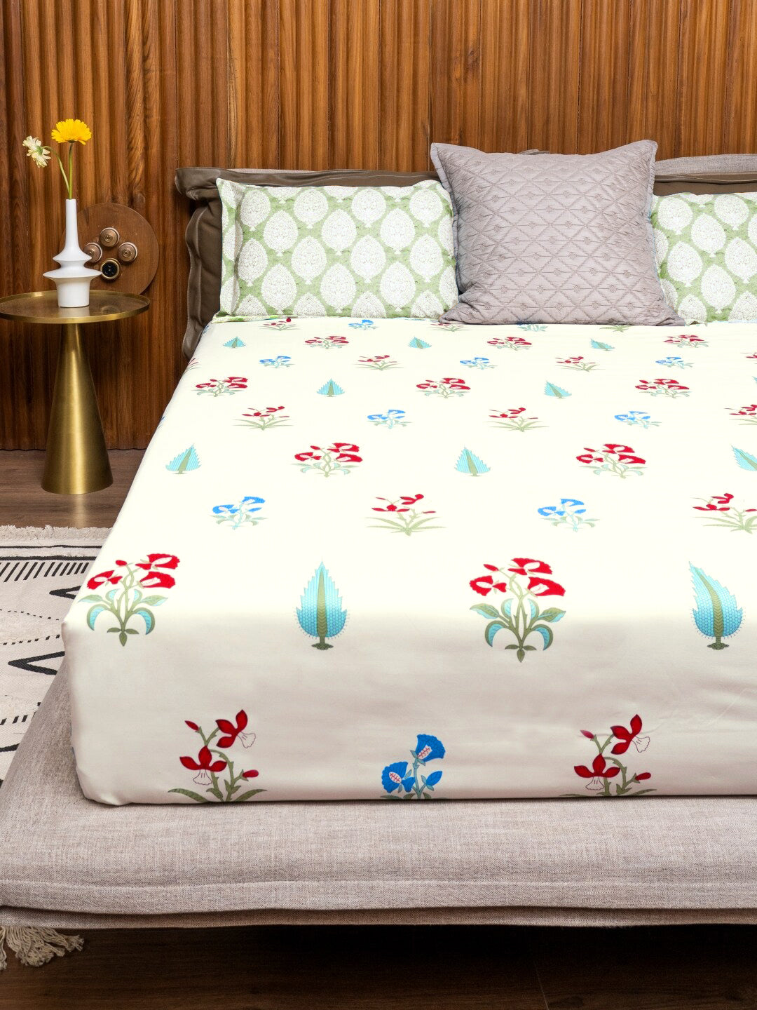 URBAN SPACE Regal White & Red Floral 220 TC Cotton Queen Bedsheet With 2 Pillow Covers