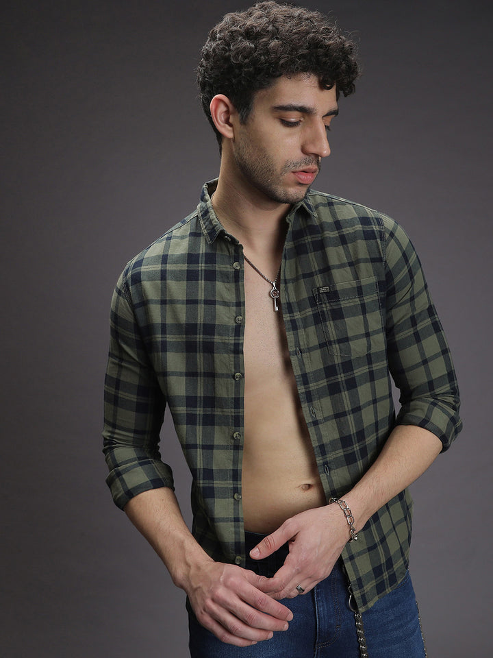 The Indian Garage Co Men Olive Green & Navy Blue Regular Fit Checked Casual Shirt