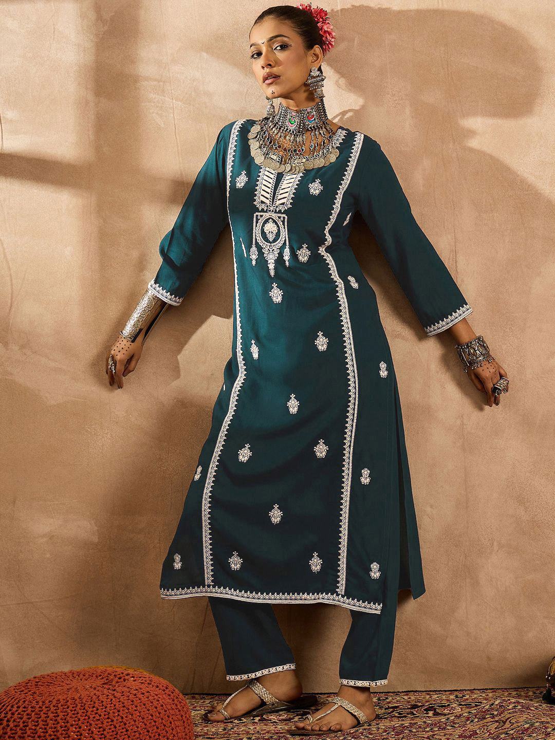 Indo Era Ethnic Motifs Embroidered Notch Neck Thread Work Straight Kurta