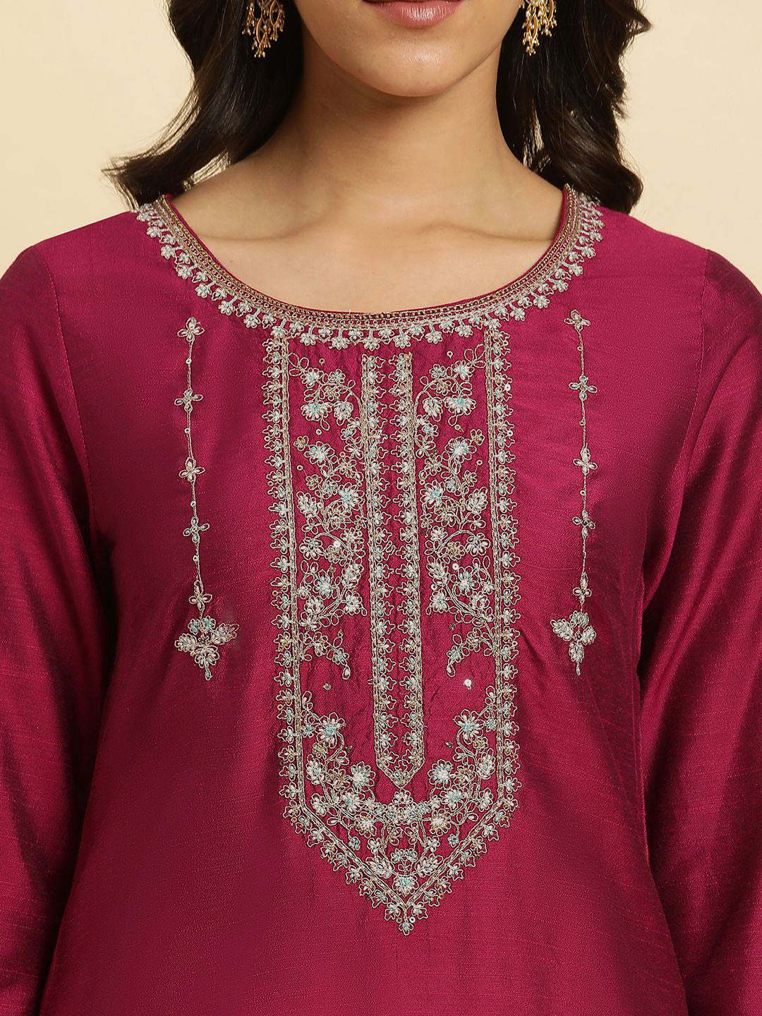 W Round Neck Floral Embroidered Straight Kurta